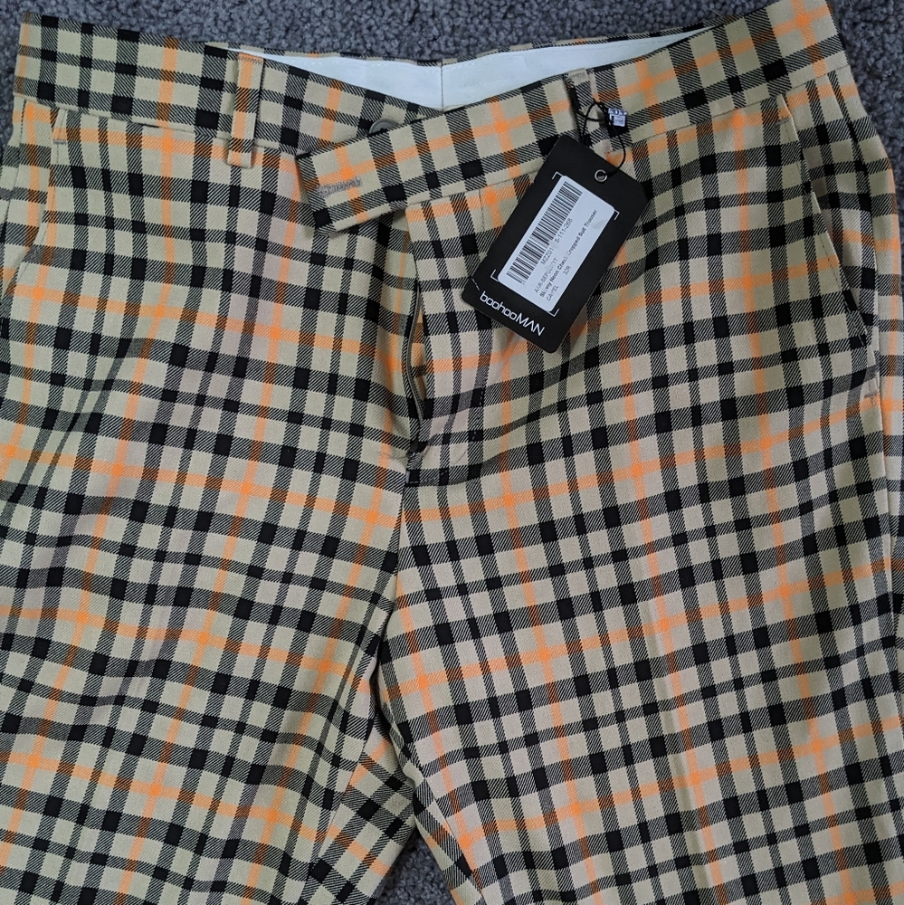Boohooman. Brand New cropped pants. Skinny-slim fit pants. Size 32. Tags on - Picture 2 of 6